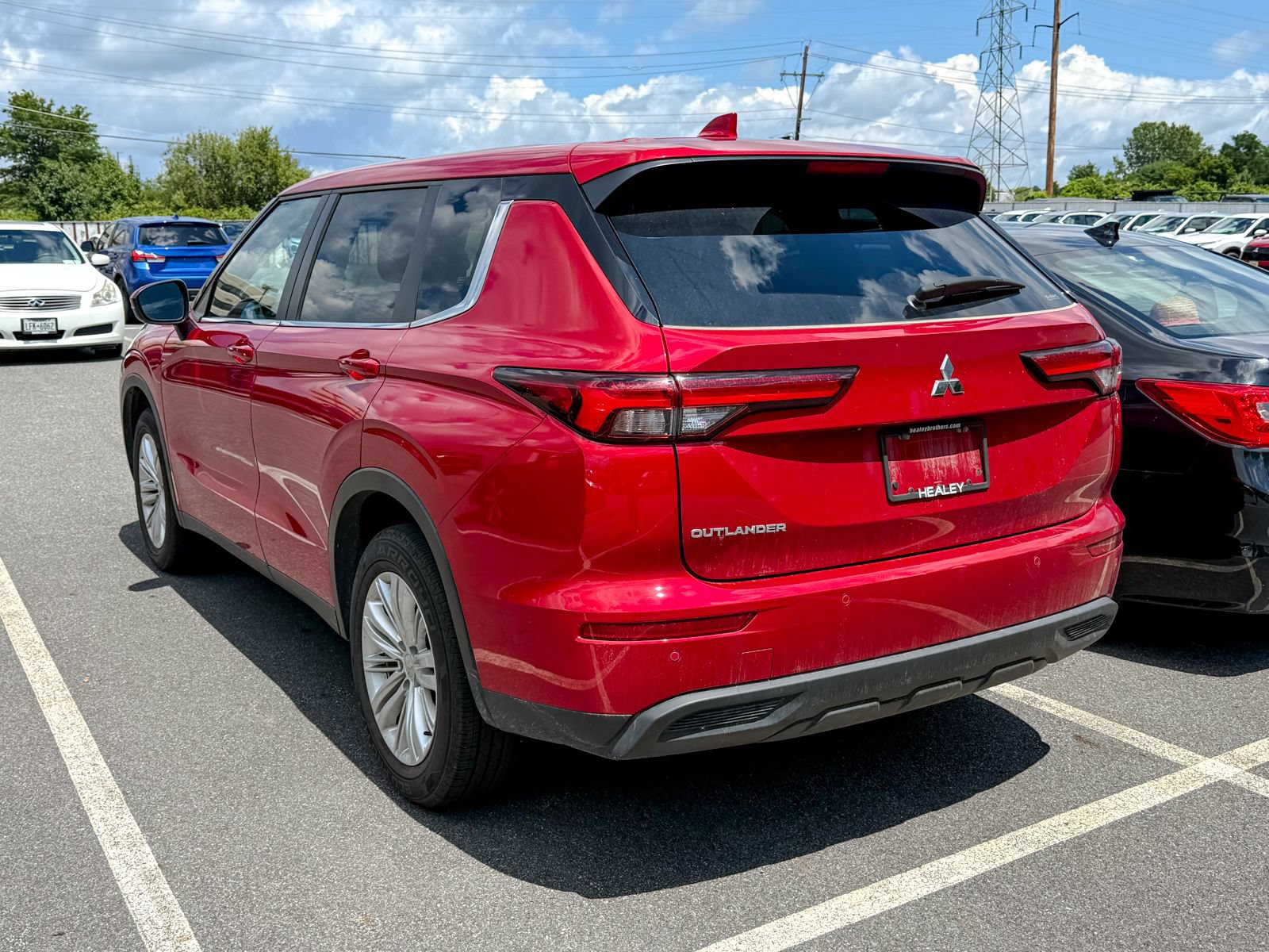 Used 2024 Mitsubishi Outlander ES AWD/4WD image 4