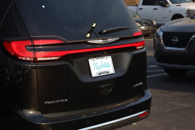 New 2026 Chrysler Pacifica Limited image 5