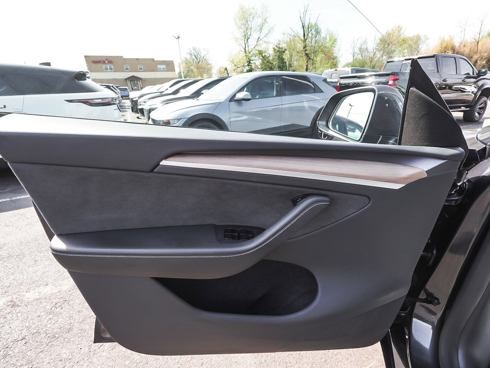Used 2025 Tesla Model Y Long Range AWD/4WD image 7