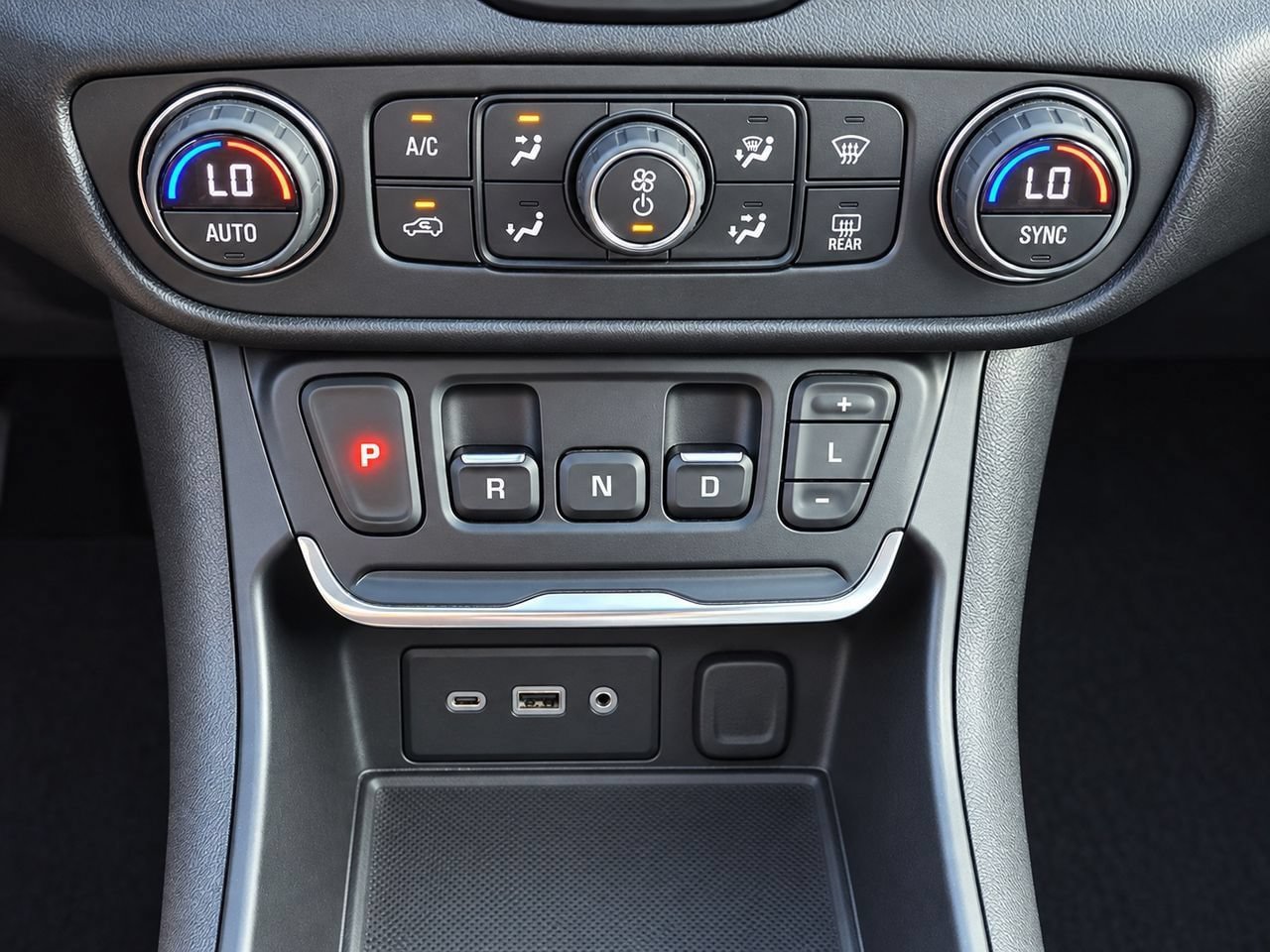Used 2021 GMC Terrain SLE w/ Driver Convenience Package FWD image 16