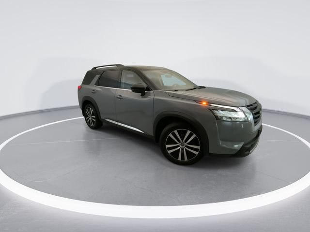 Used 2024 Nissan Pathfinder Platinum w/ Cargo Package AWD/4WD image 2