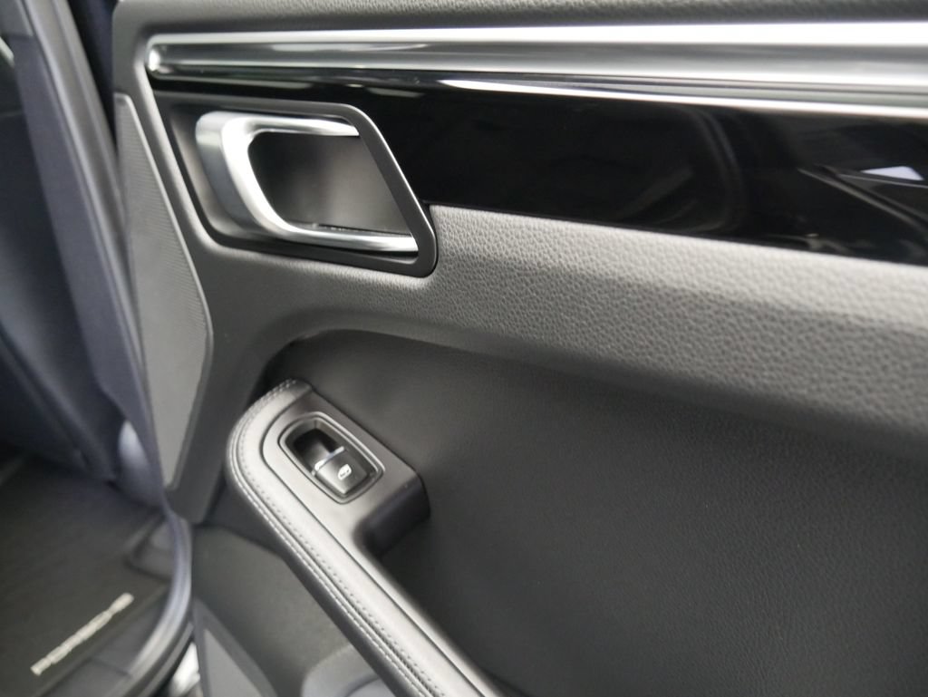 Certified 2023 Porsche Macan Turbo AWD/4WD image 26