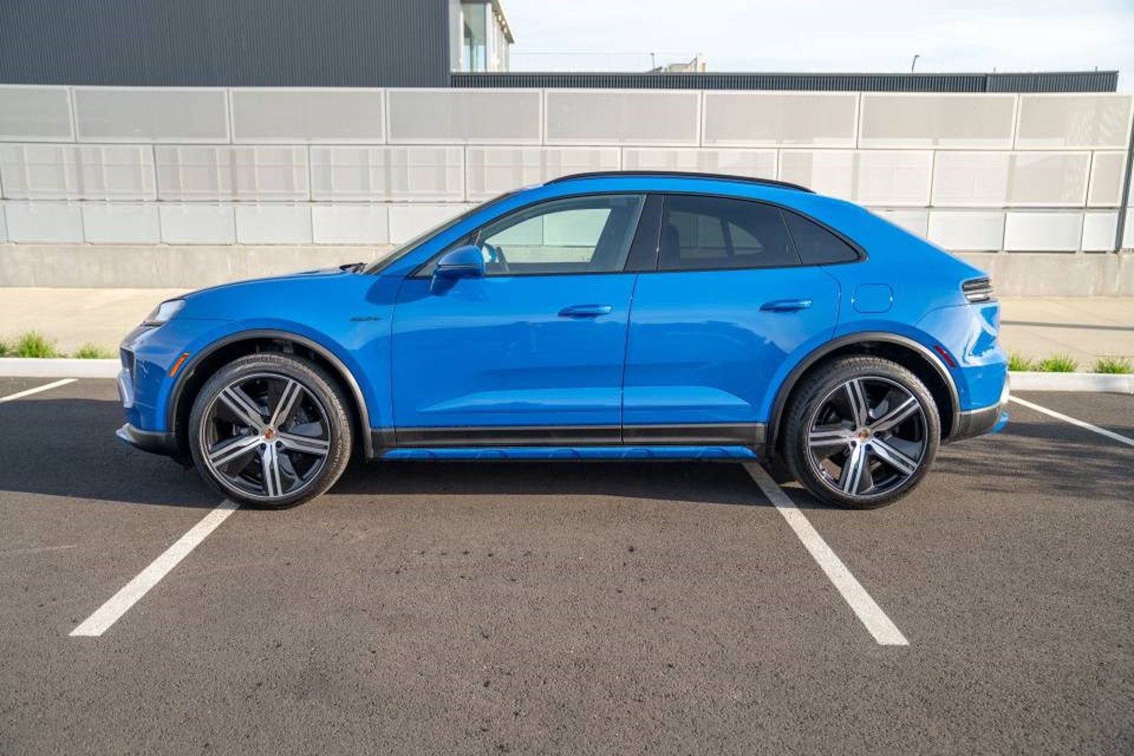 New 2026 Porsche Macan 4 Electric AWD/4WD image 2