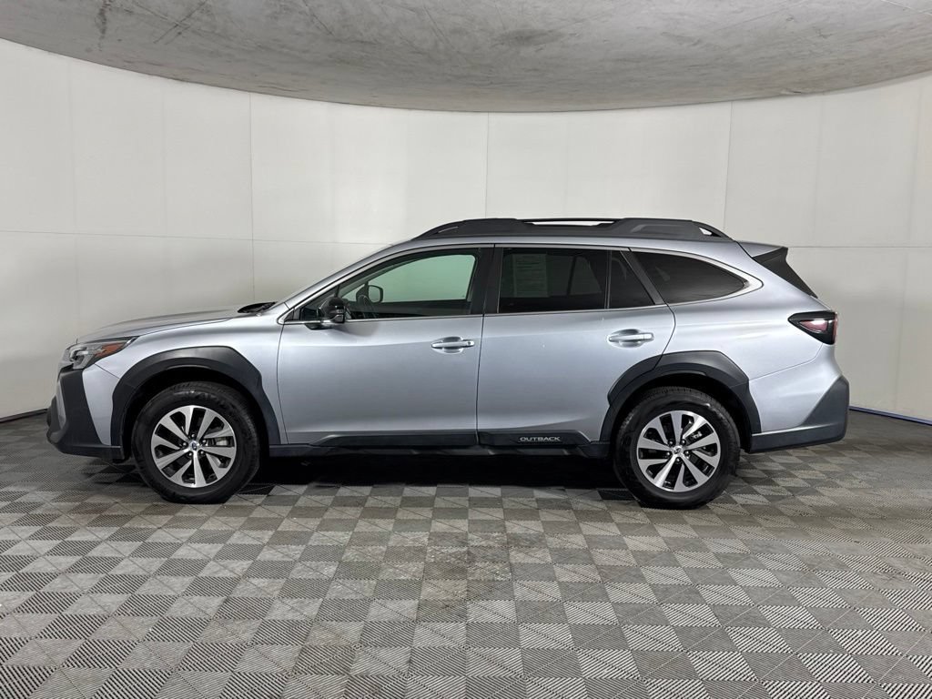 Used 2025 Subaru Outback Premium AWD/4WD image 13
