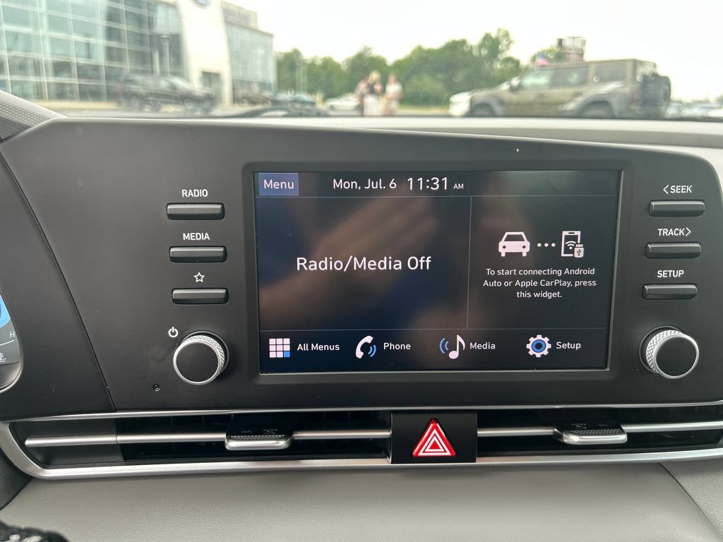 Used 2024 Hyundai Elantra SE FWD image 19