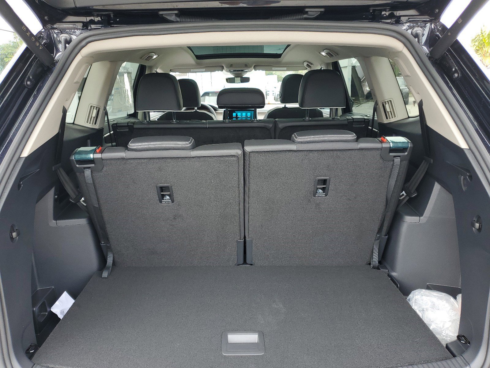 New 2025 Volkswagen Atlas SEL Premium R-Line image 9