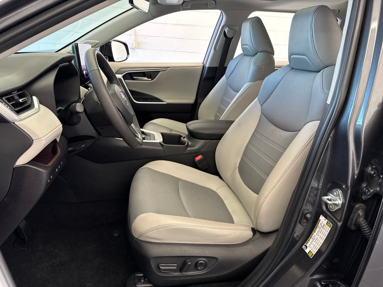 Used 2023 Toyota RAV4 Limited w/ Limited Grade Weather Package AWD/4WD image 15