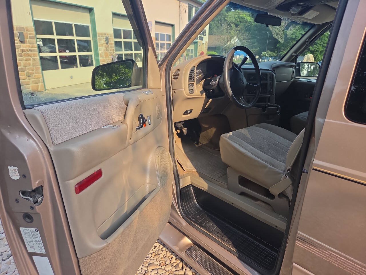 Used 2002 Chevrolet Astro Passenger AWD image 12