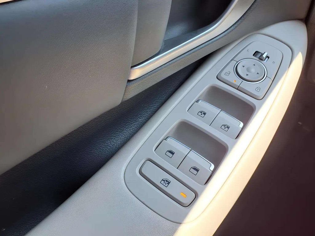 Used 2024 Hyundai Sonata SEL w/ Convenience Package FWD image 17
