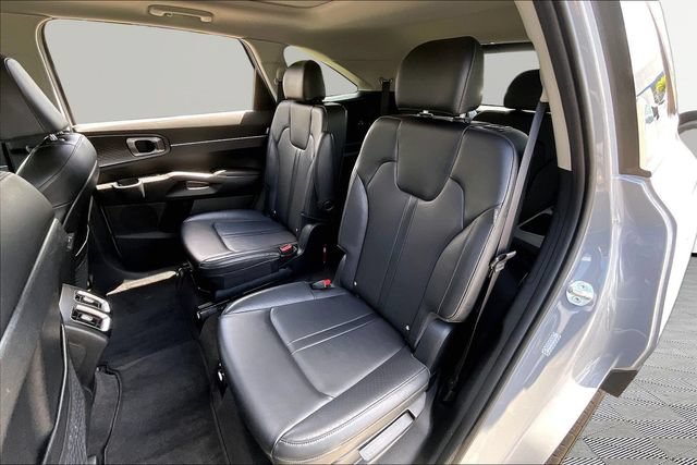 Used 2025 Kia Sorento EX w/ Panoramic Sunroof Package AWD/4WD image 16