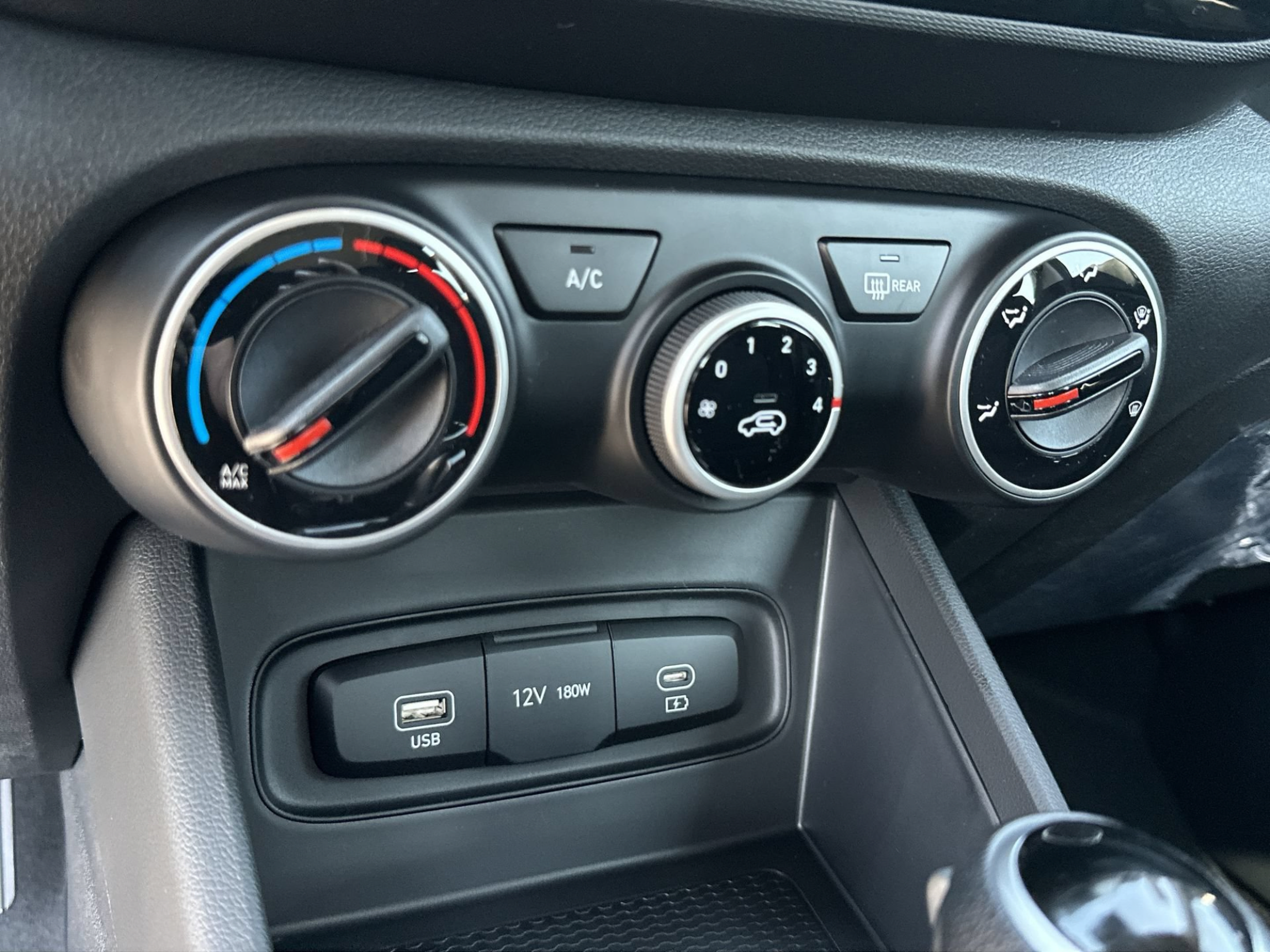 New 2026 Hyundai Venue SE FWD image 17