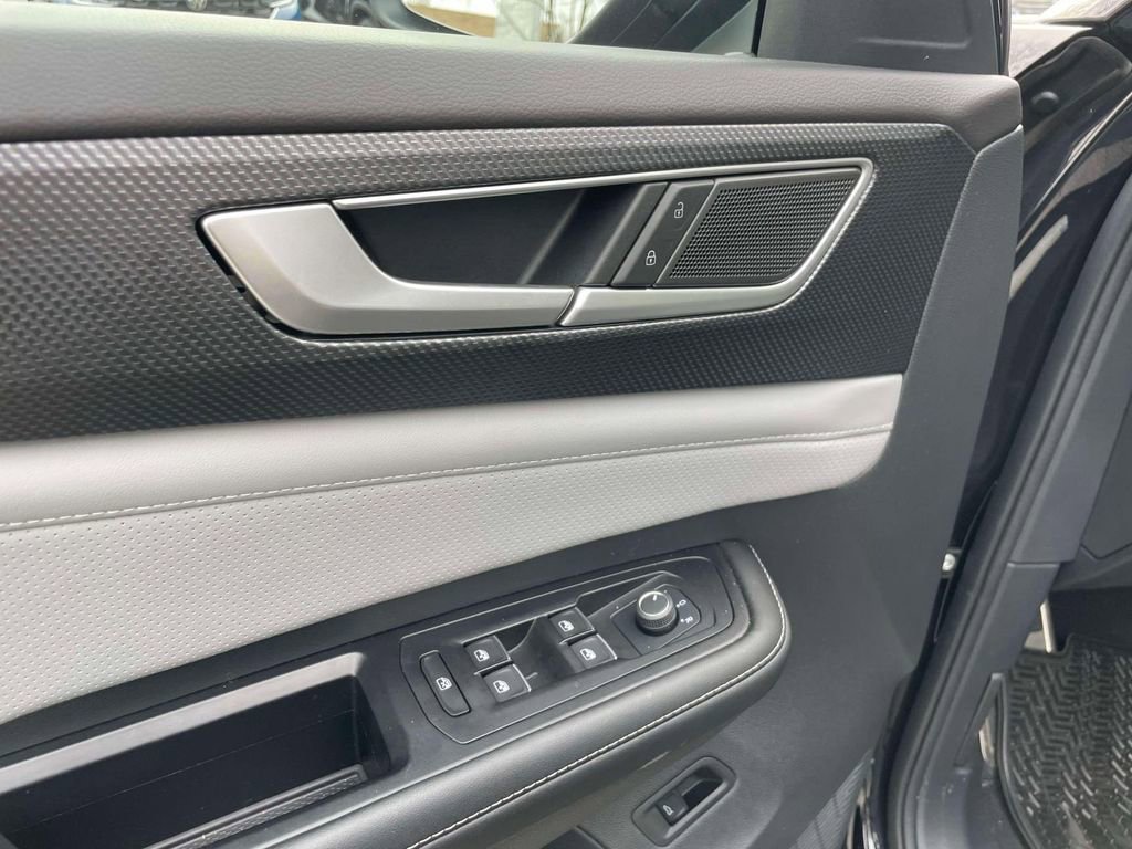 New 2024 Volkswagen Atlas Cross Sport SEL R-Line image 17