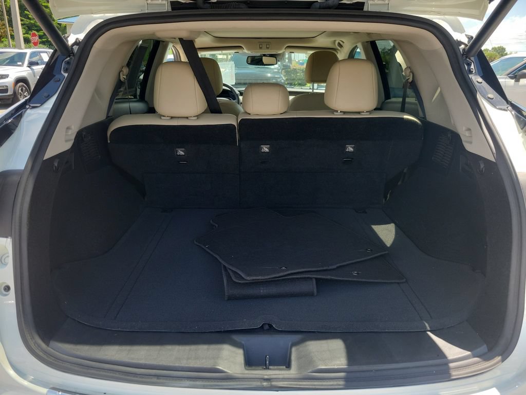 Certified 2022 Nissan Murano Platinum w/ Cargo Package FWD image 8