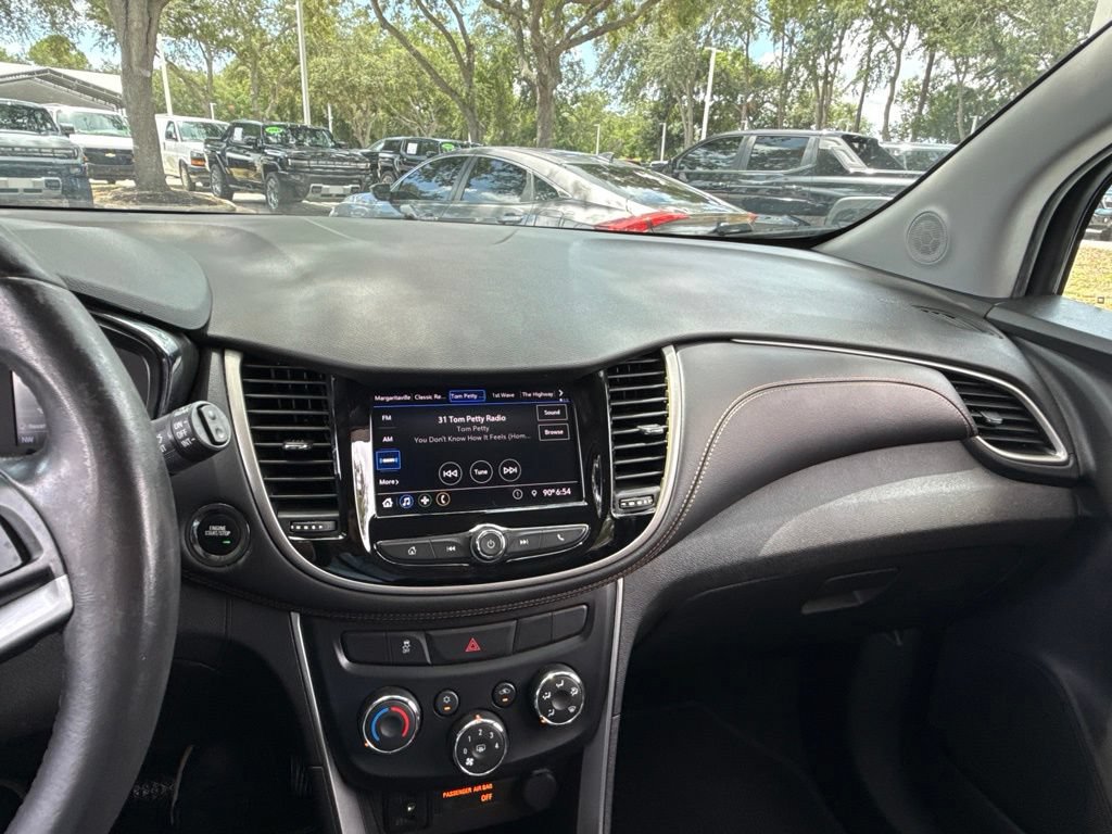 Used 2020 Chevrolet Trax LT w/ Driver Confidence Package AWD/4WD image 39