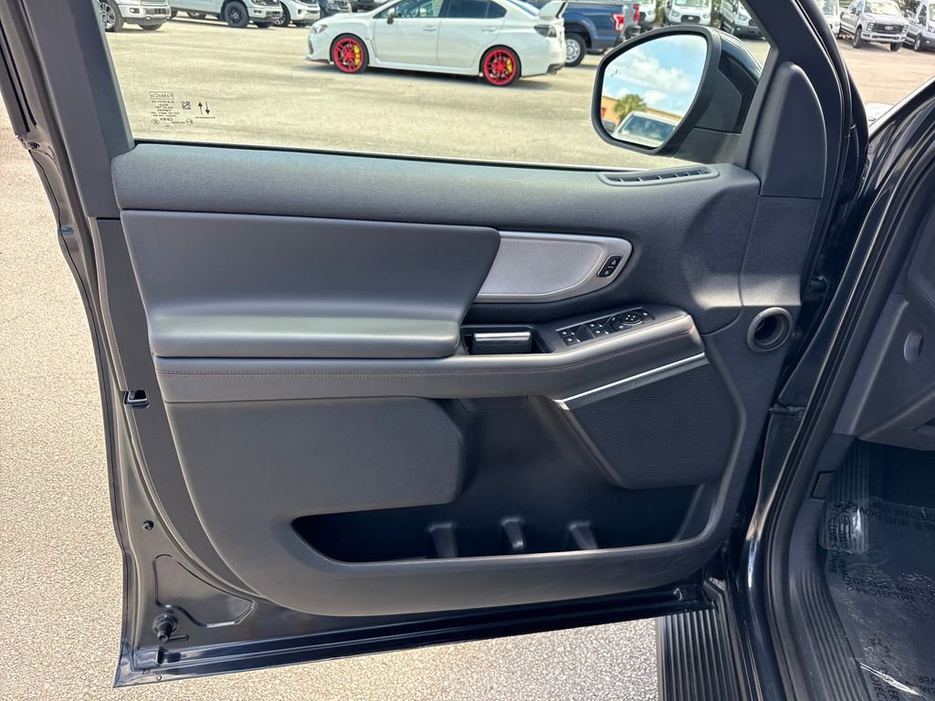 Used 2025 Ford Expedition Active image 13