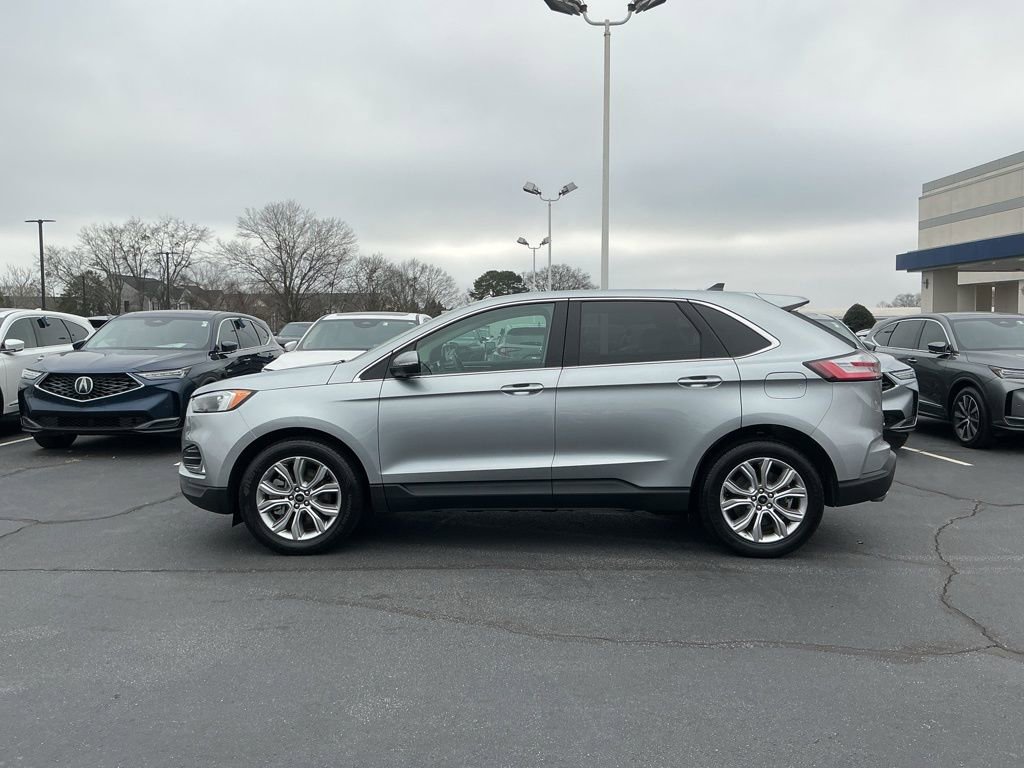 Used 2024 Ford Edge Titanium image 2
