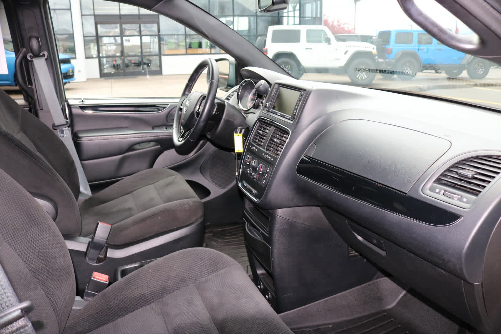 Used 2017 Dodge Grand Caravan SE FWD image 21