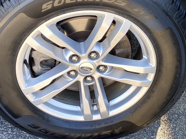 Used 2022 Ford Explorer XLT w/ Equipment Group 202A AWD/4WD image 32