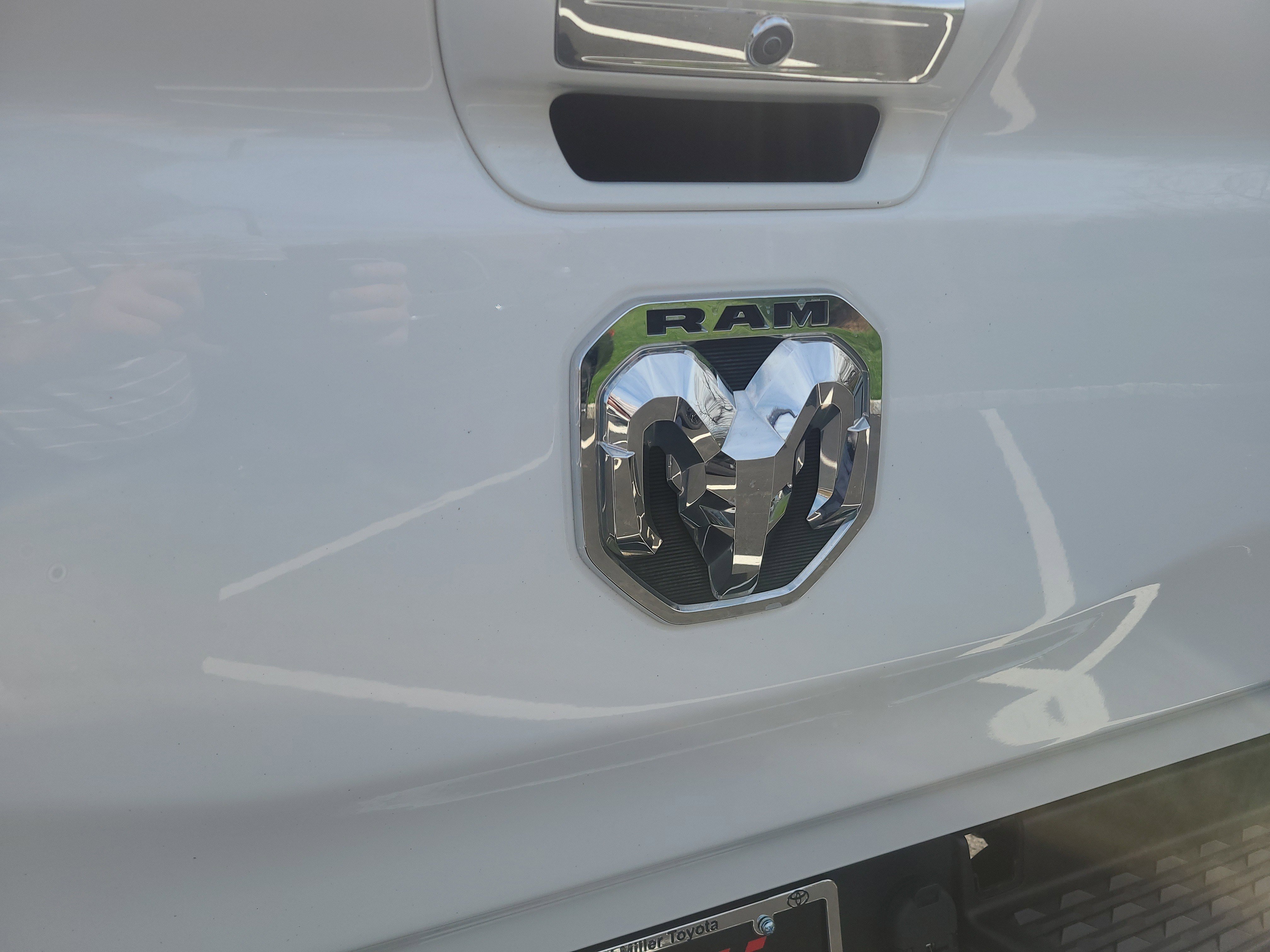 Used 2021 RAM 1500 Laramie AWD/4WD image 29