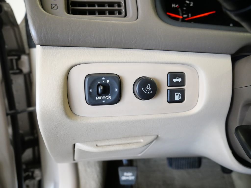 Used 2001 Lexus ES 330 FWD image 16