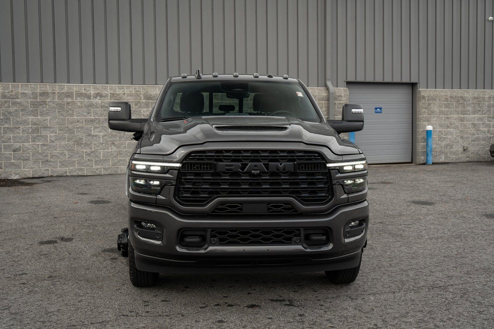 Used 2025 RAM 3500 Limited image 7