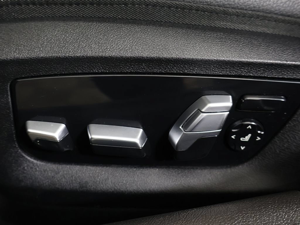 Used 2018 BMW 530e xDrive AWD/4WD image 35