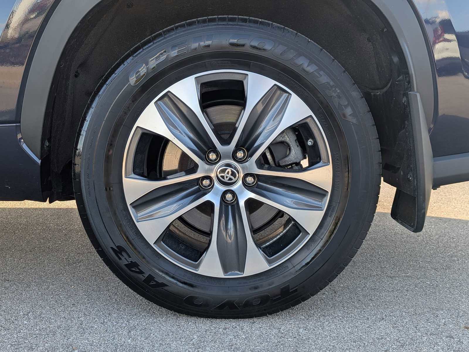 Used 2023 Toyota Highlander XLE AWD/4WD image 13