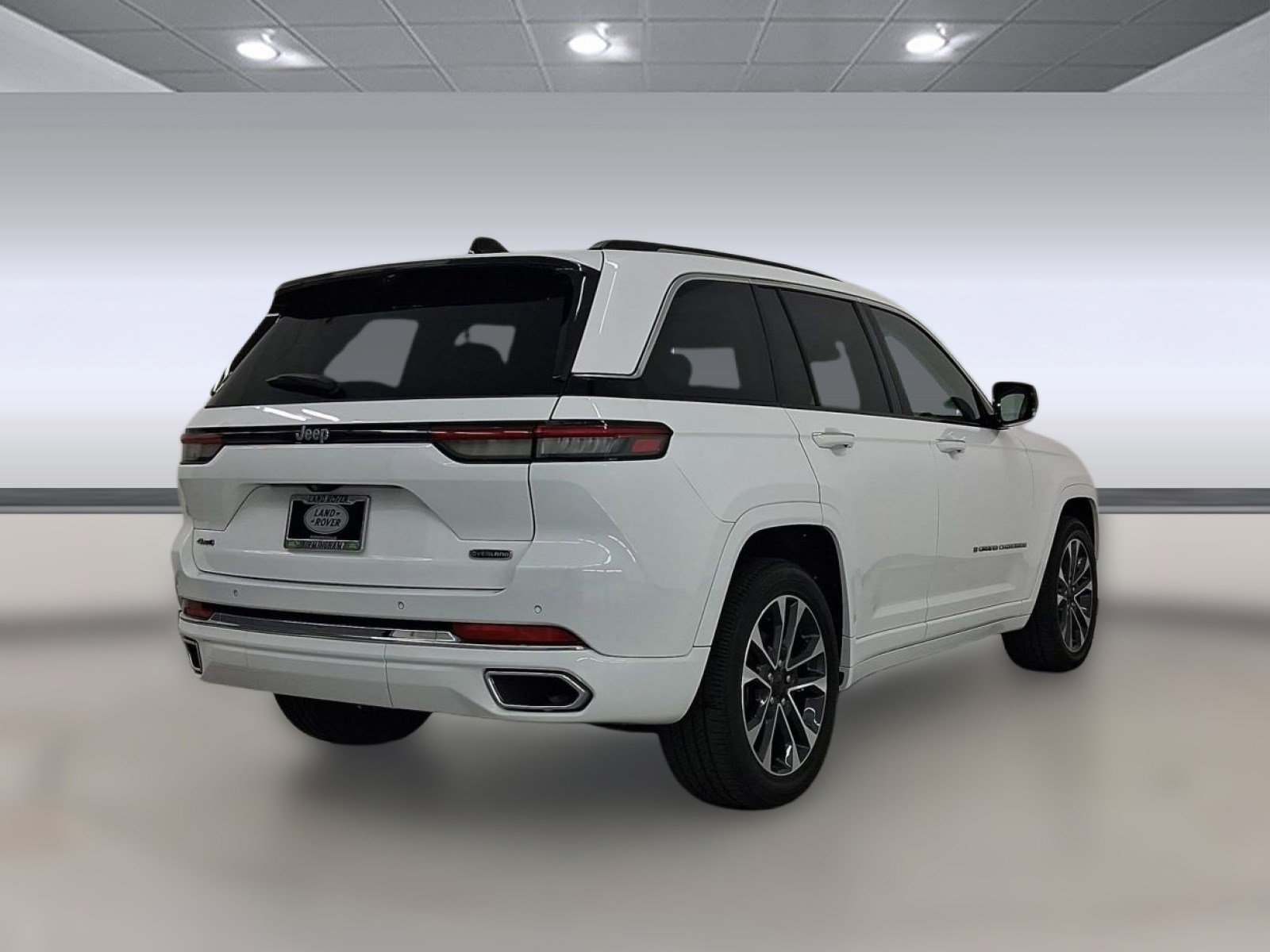 Used 2023 Jeep Grand Cherokee Overland w/ Adv Protech Group III image 9