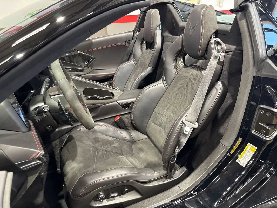 Used 2022 Chevrolet Corvette Stingray Premium Conv w/ Z51 Performance Package RWD image 88