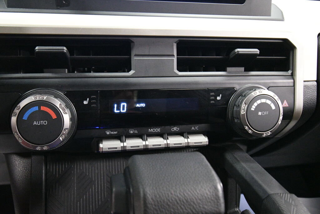 Used 2024 Toyota Tacoma TRD Off-Road image 15