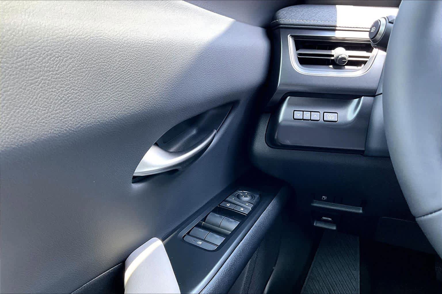 New 2026 Lexus UX 300h FWD image 20