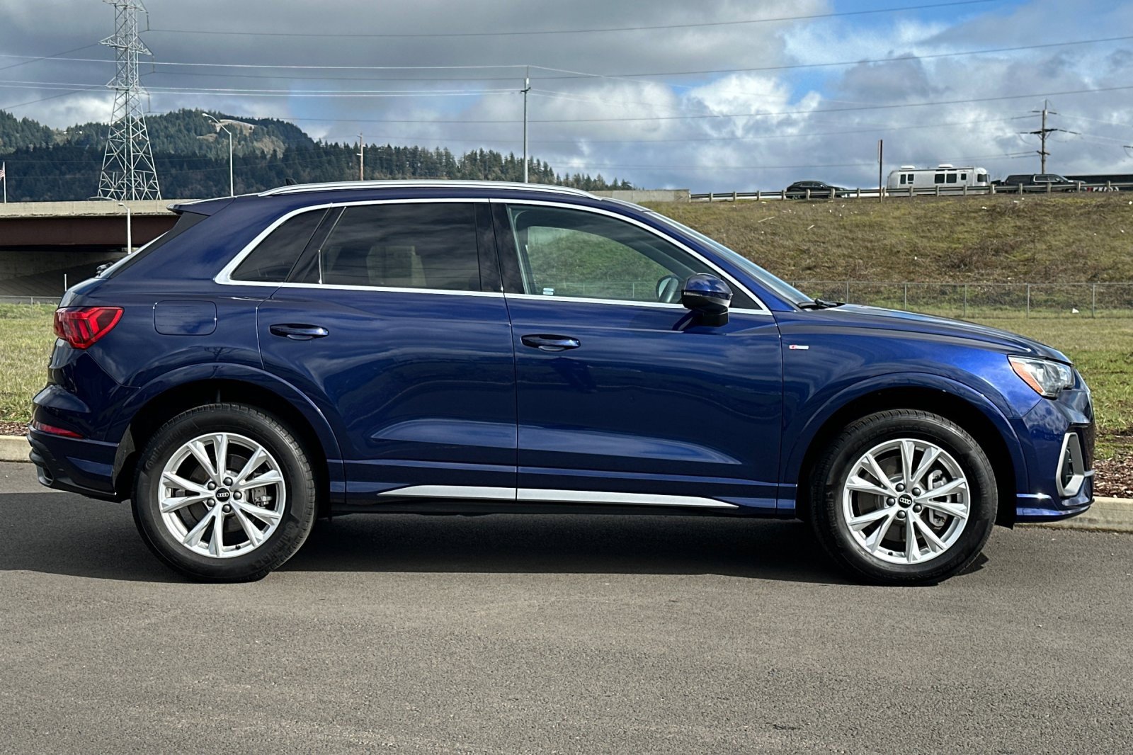 Used 2022 Audi Q3 2.0T Premium image 2