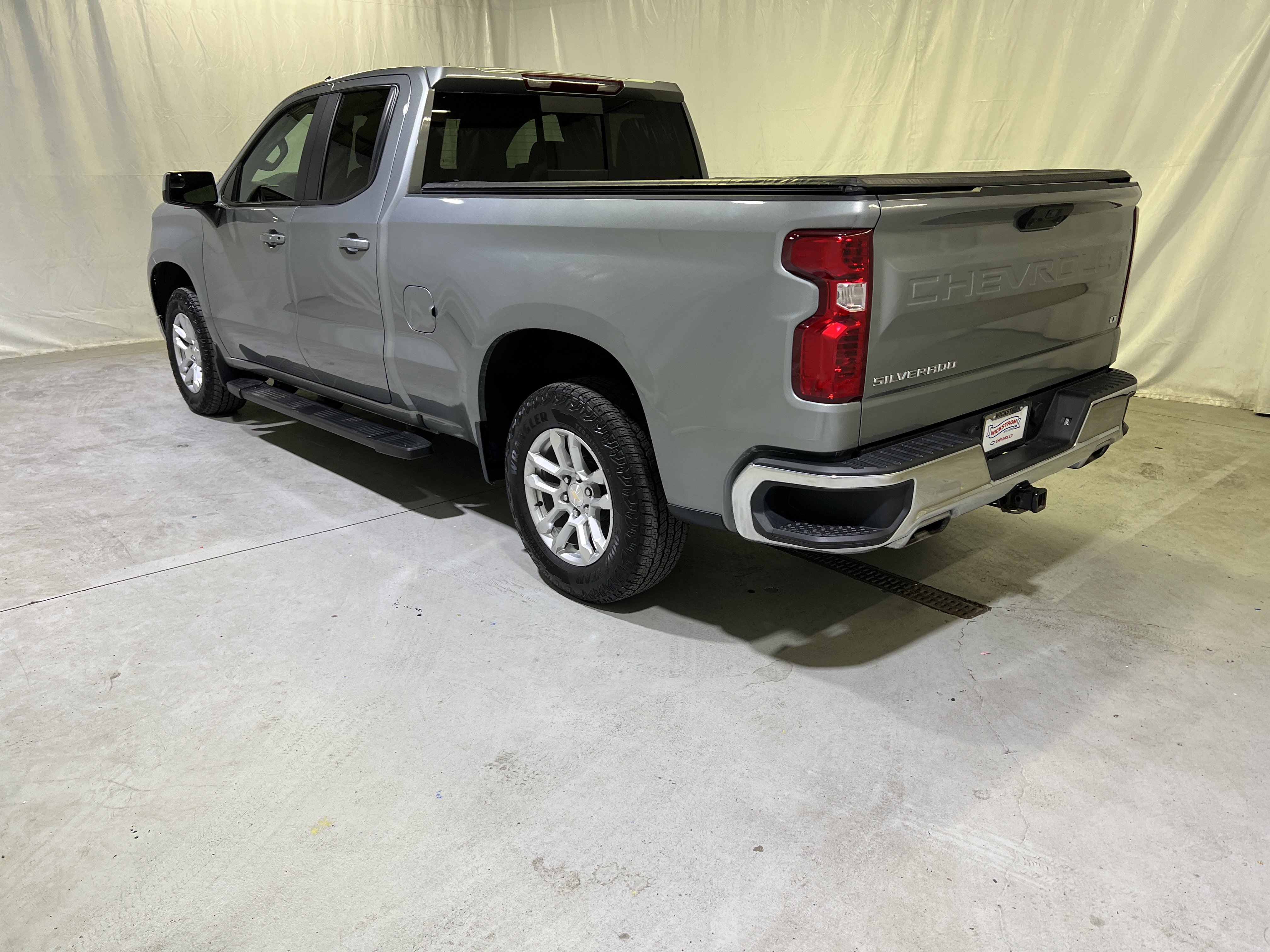 Used 2023 Chevrolet Silverado 1500 LT w/ Z71 Off-Road Package AWD/4WD image 8