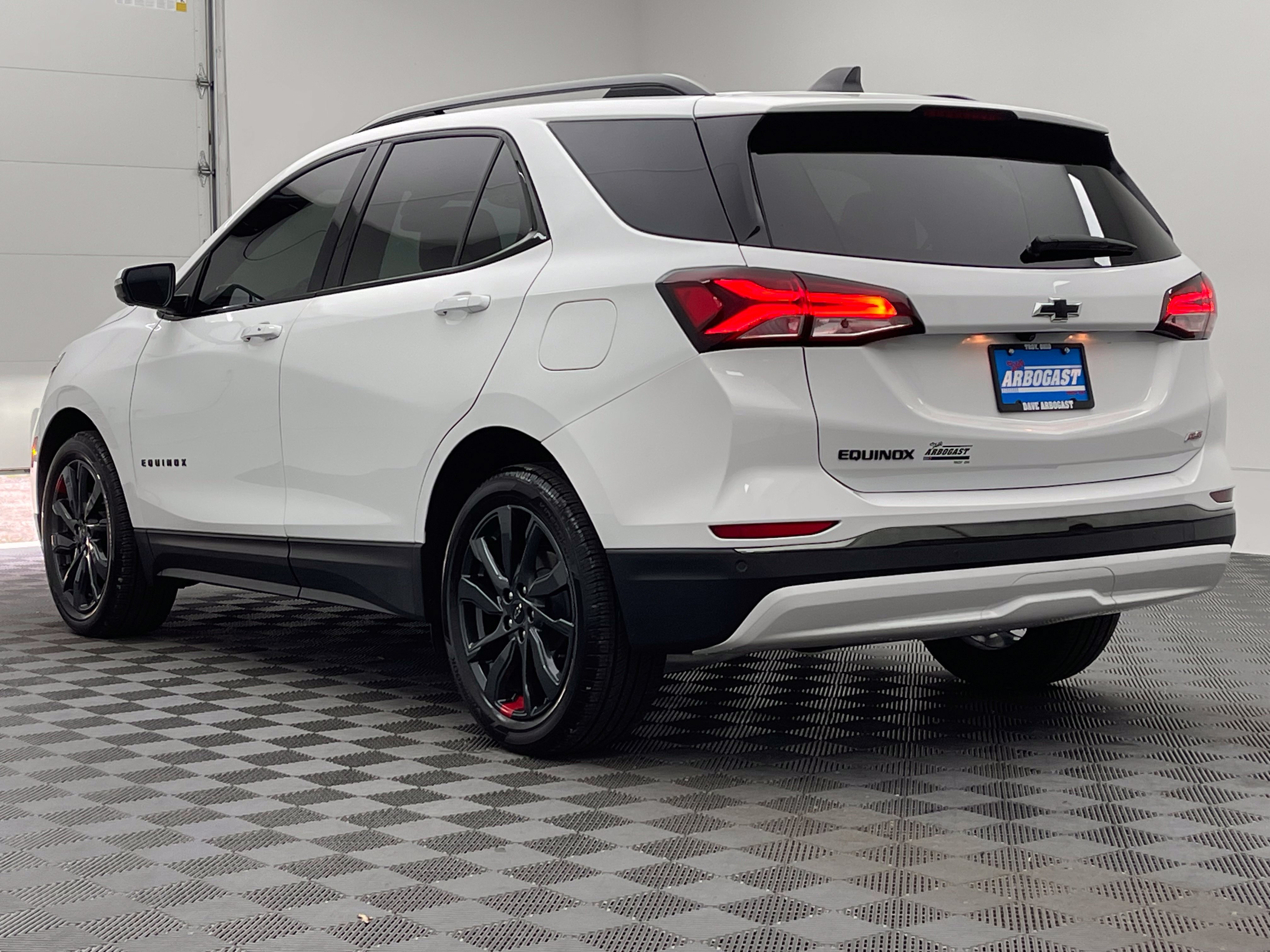 Used 2023 Chevrolet Equinox RS FWD image 11