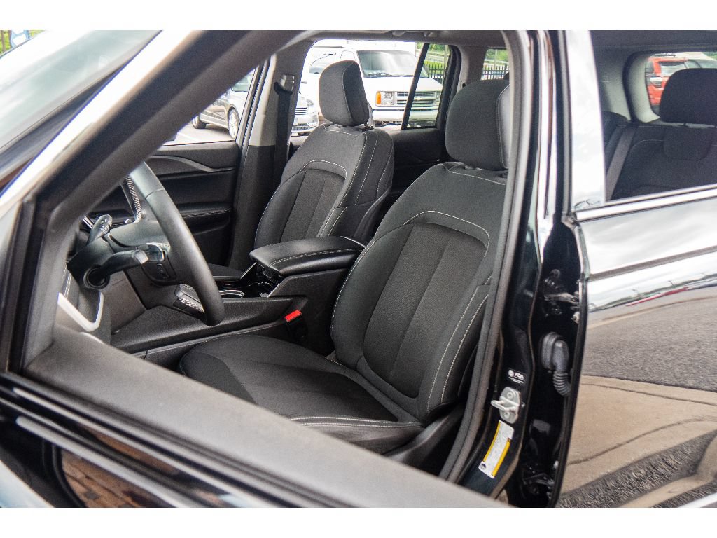 Used 2023 Jeep Grand Cherokee Laredo AWD/4WD image 13