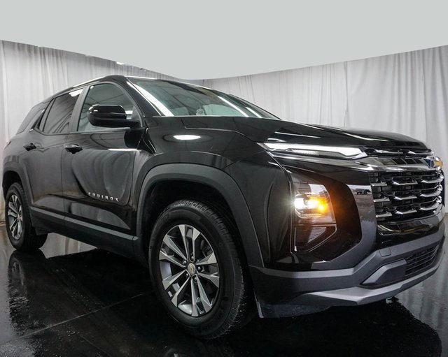 Used 2025 Chevrolet Equinox LT image 2