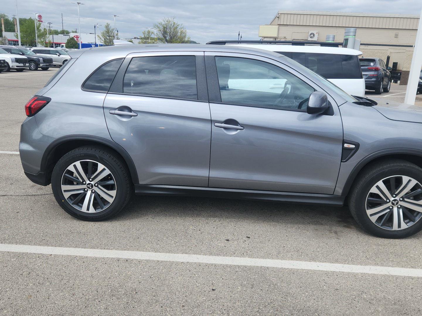 Used 2024 Mitsubishi Outlander Sport ES AWD/4WD image 3