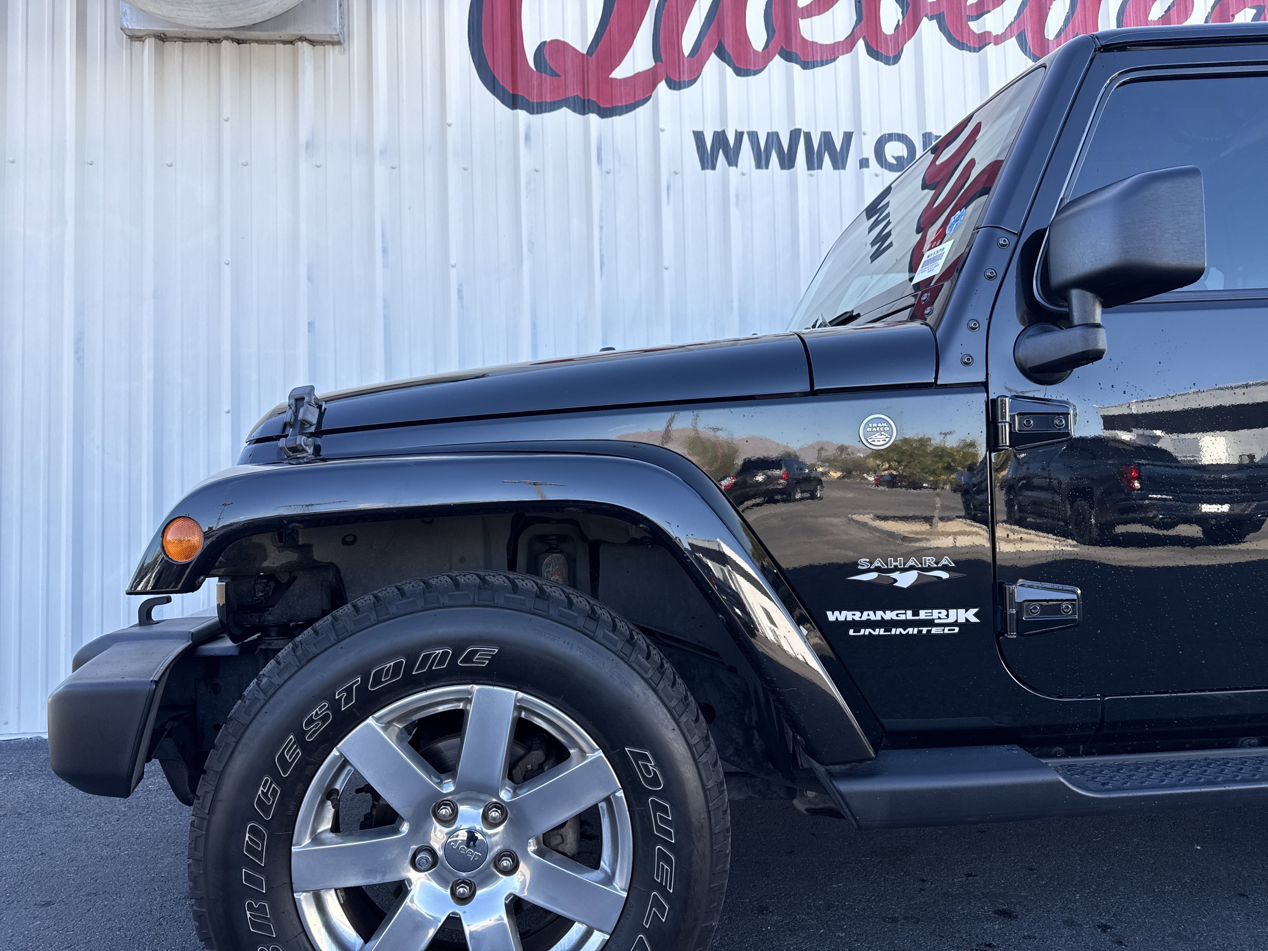 Used 2018 Jeep Wrangler Unlimited Sahara w/ Connectivity Group image 5
