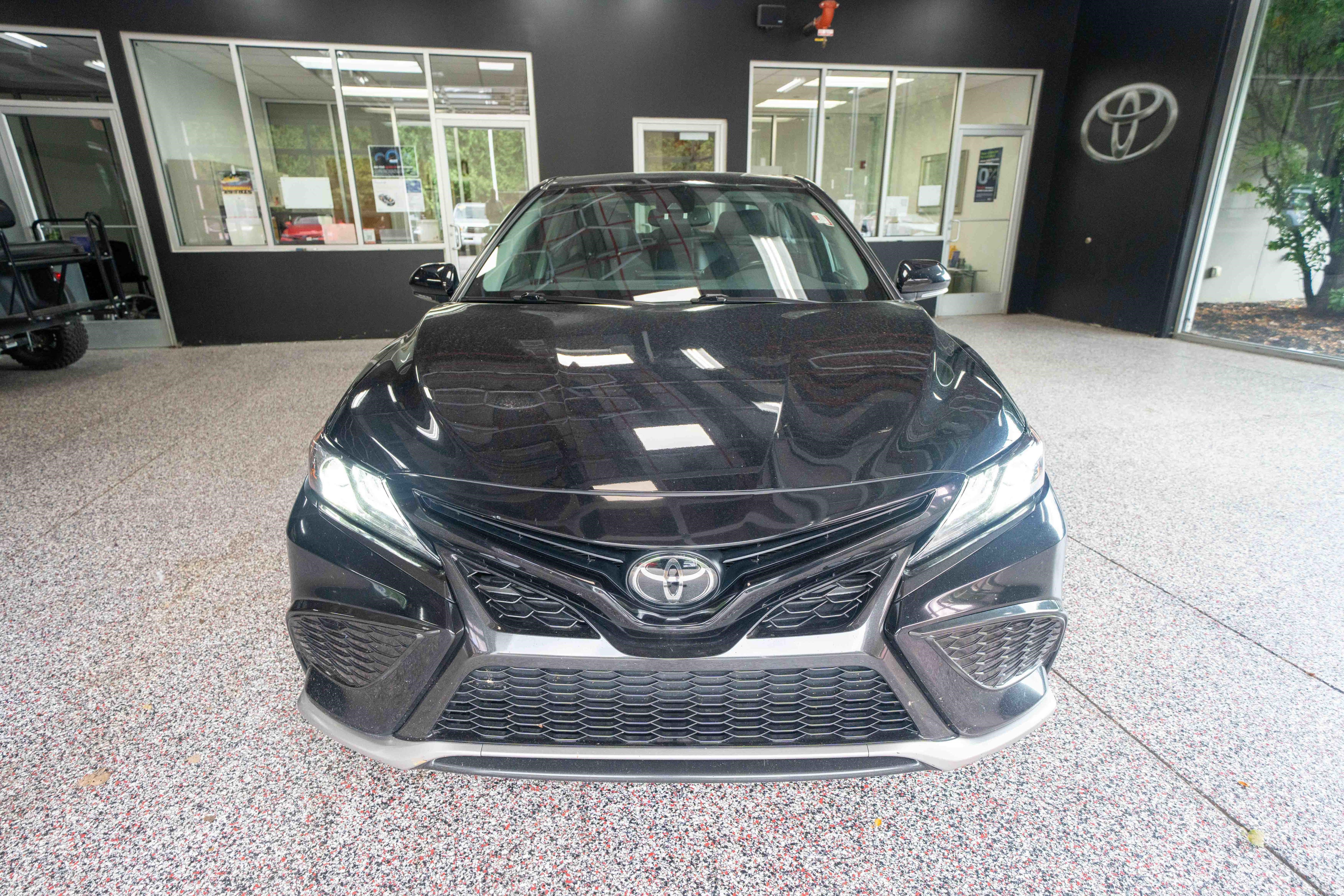 Used 2024 Toyota Camry XSE FWD image 6