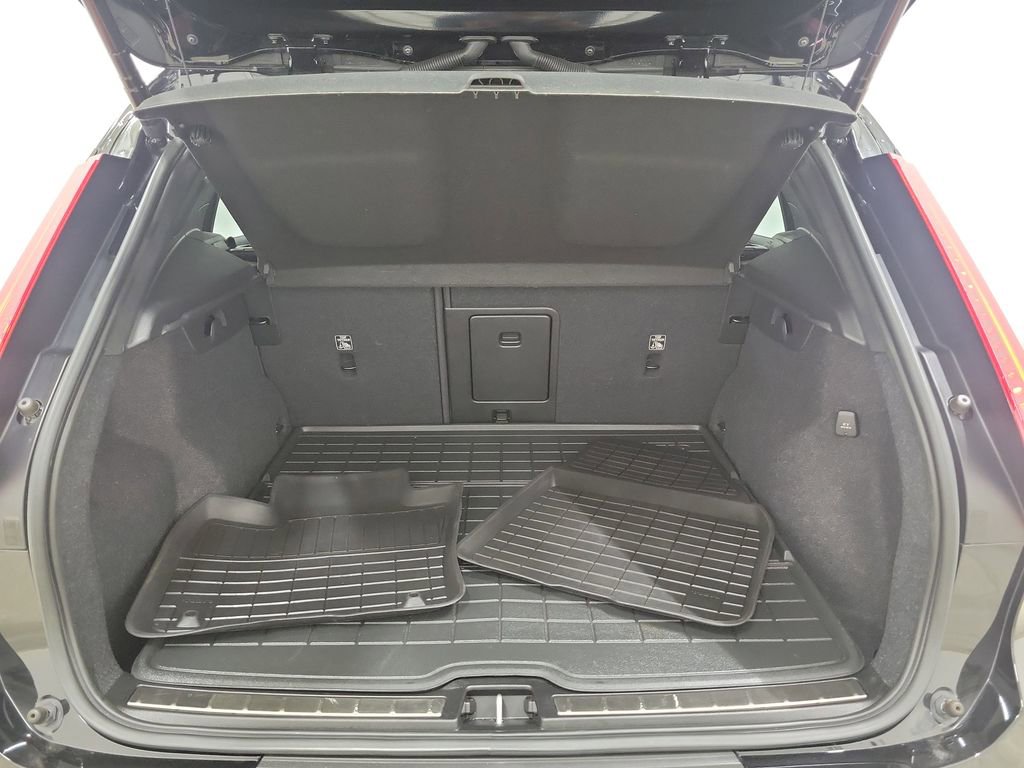 Certified 2023 Volvo XC40 B4 Plus w/ Driver Assist Package image 10