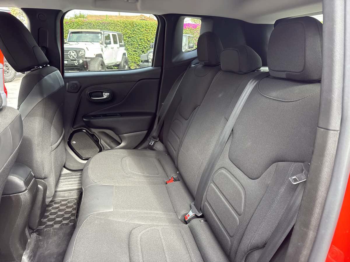 Used 2017 Jeep Renegade Altitude FWD image 14
