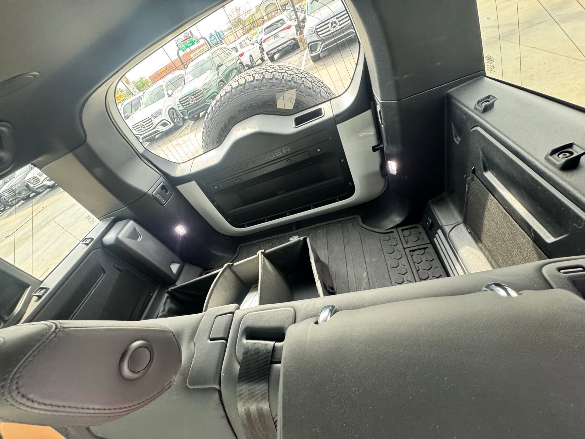 Used 2023 Land Rover Defender 110 X-Dynamic SE image 11