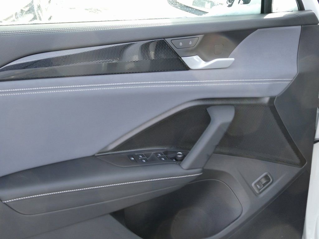 New 2026 Volkswagen Tiguan SE AWD/4WD image 12