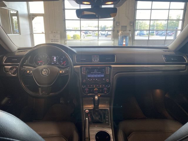 Used 2017 Volkswagen Passat 1.8T SE FWD image 2