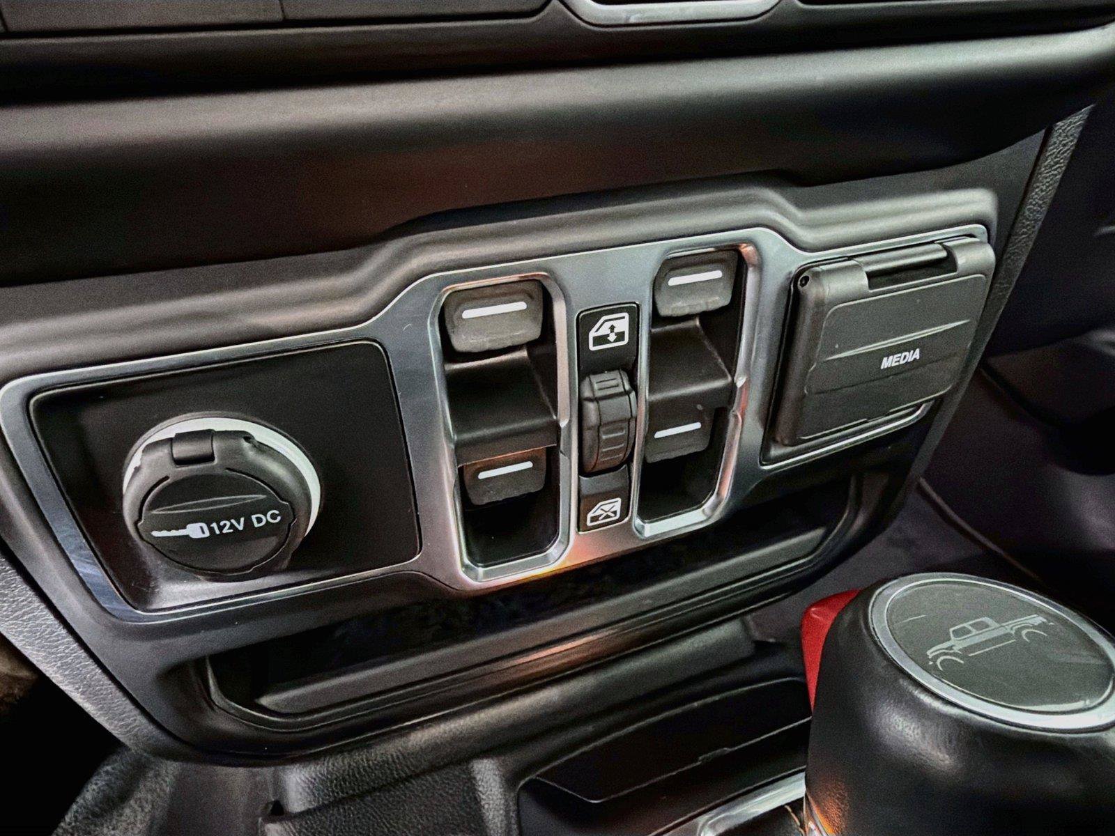 Used 2023 Jeep Gladiator Overland AWD/4WD image 41