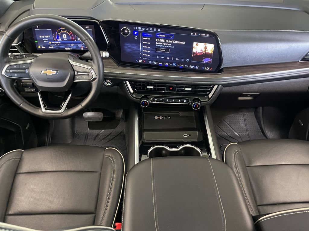 Used 2025 Chevrolet Suburban Premier AWD/4WD image 14