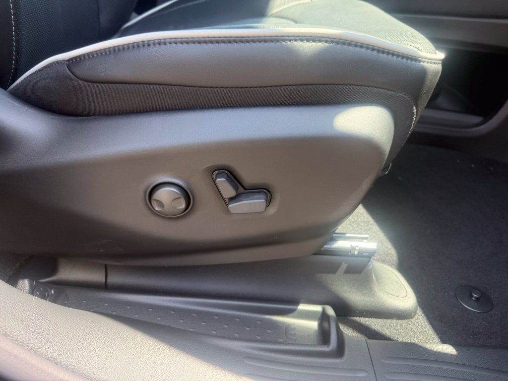 New 2027 Chrysler Pacifica Limited w/ Family Tech Group FWD image 66