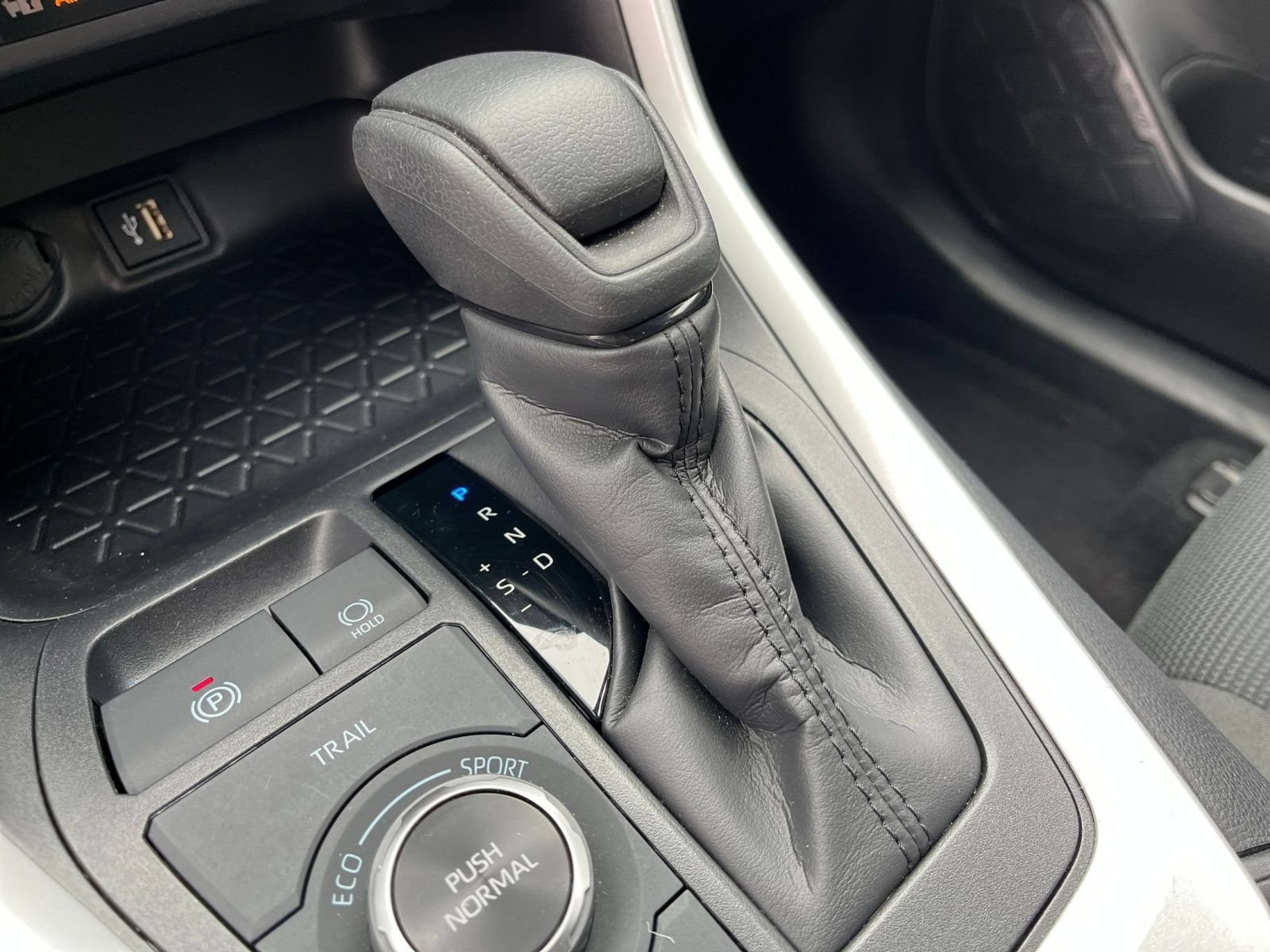 Used 2025 Toyota RAV4 LE AWD/4WD image 41