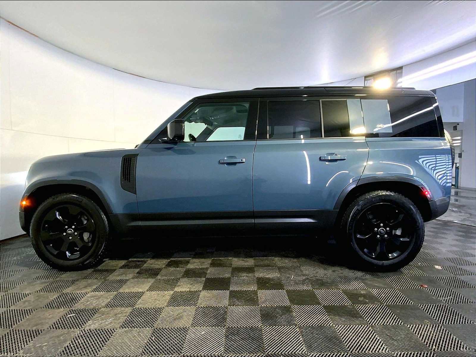 Used 2020 Land Rover Defender 110 SE video 2