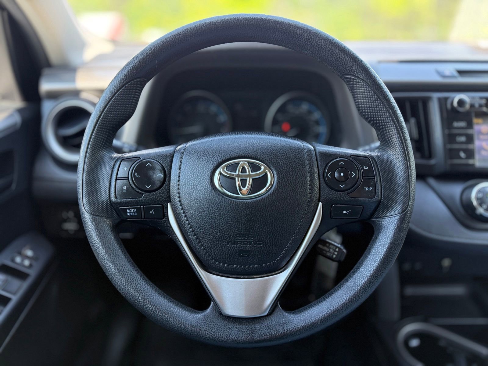 Used 2018 Toyota RAV4 LE w/ All Weather Liner Package FWD image 25